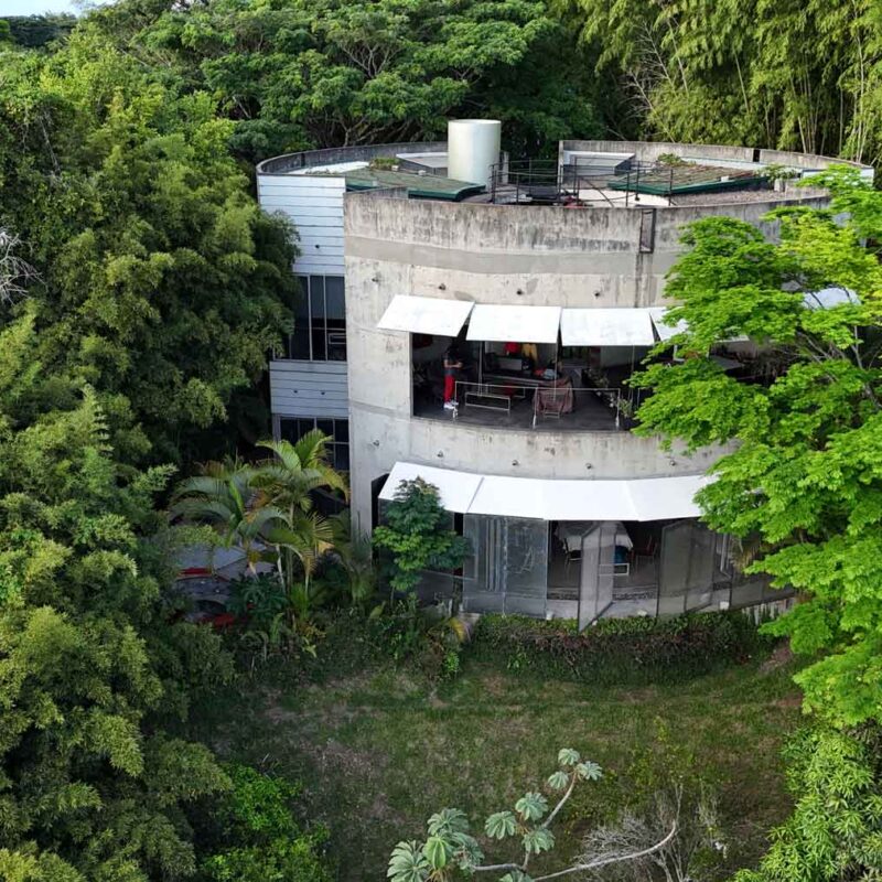 Edificio brutalista_destino filmico_eje cafetero